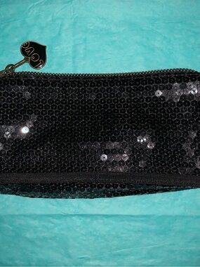 GAP Black Sequin Cosmetic Wristlet/Pencil Case w/Heart Love Zipper Pull